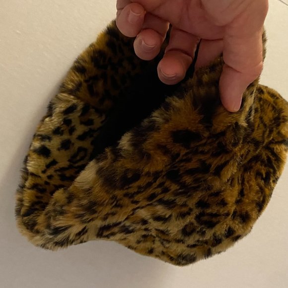 Cheetah animal print super soft faux fur bucket hat - Picture 4 of 8